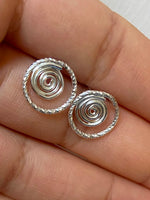 Örhängen cirklar stiftörhängen spiral äkta silver