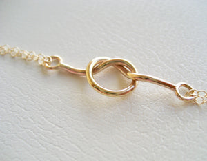 Love knot armband kärleksknut i 14k gold filled, förlovningspresent