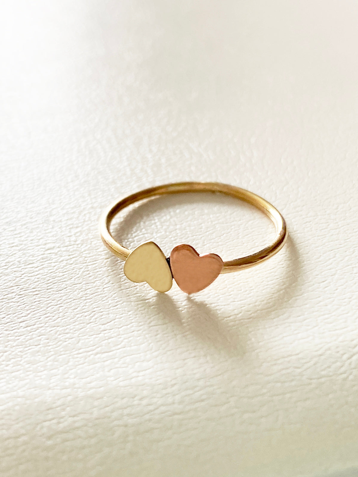 Ring med två hjärtan i 14k gold filled, kärleksring förlovningsring alla hjärtans dag