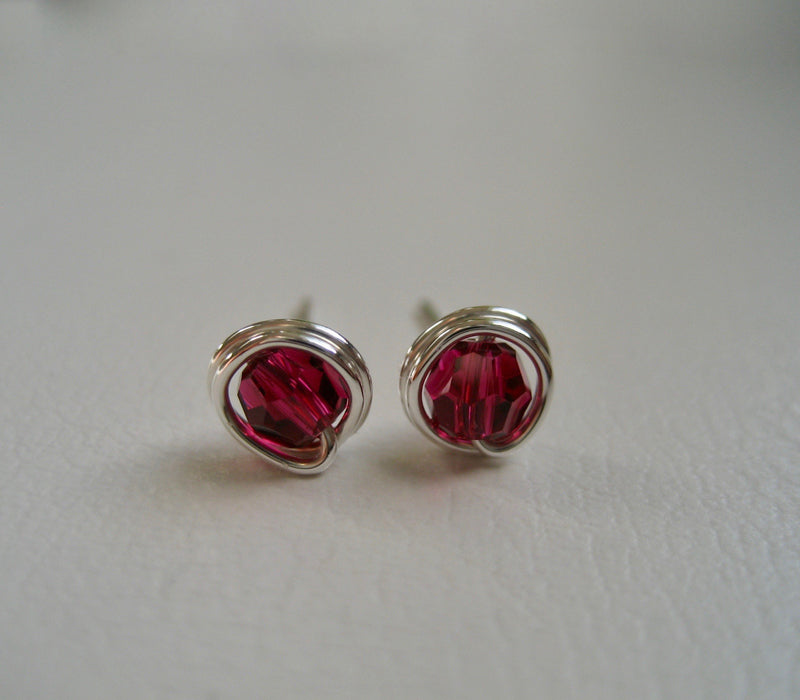 Månadssten örhängen, öta små örhängen med 4 mm runda Swarovskikristaller