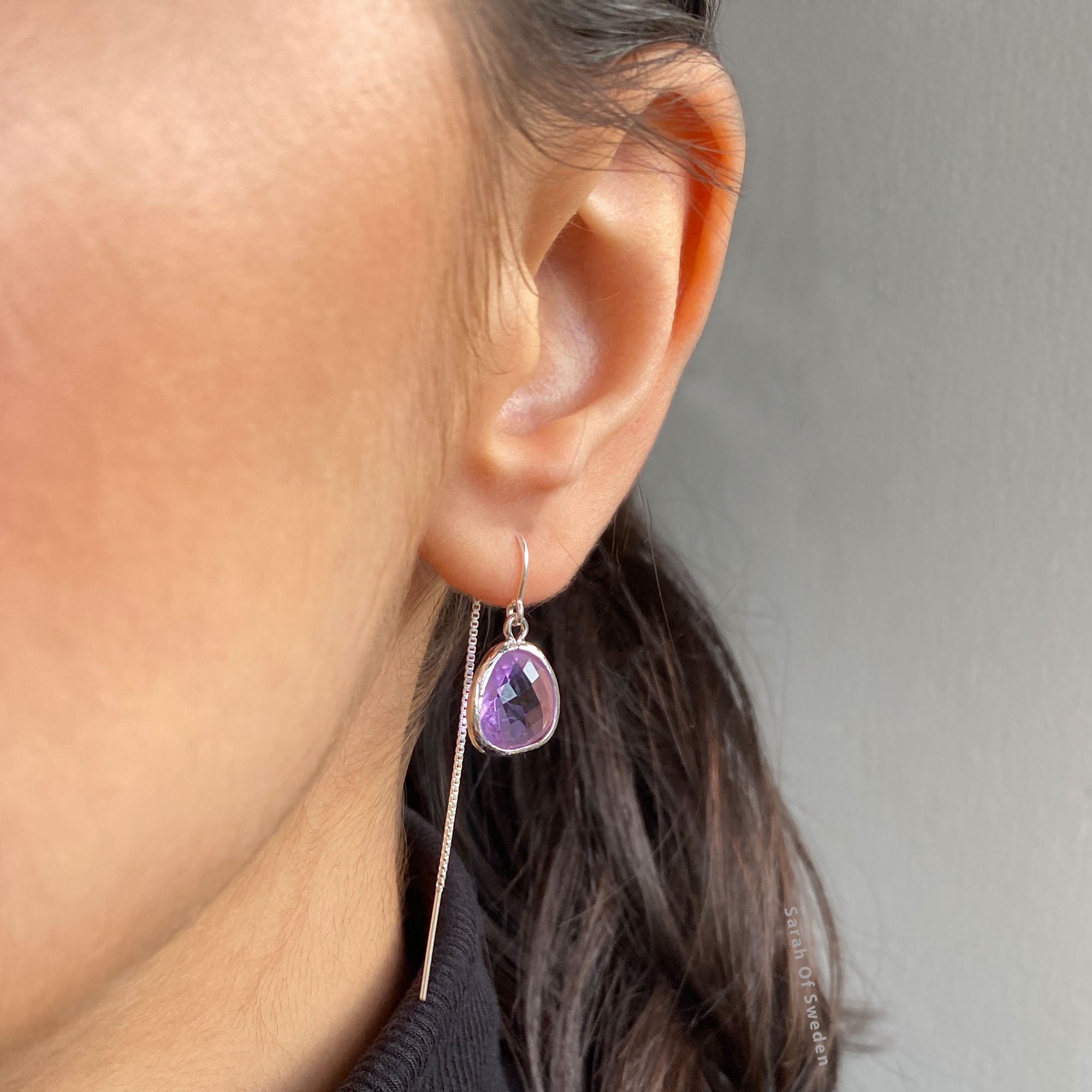 Örhängen i Sterling silver kedja med ljuslila glasberlock