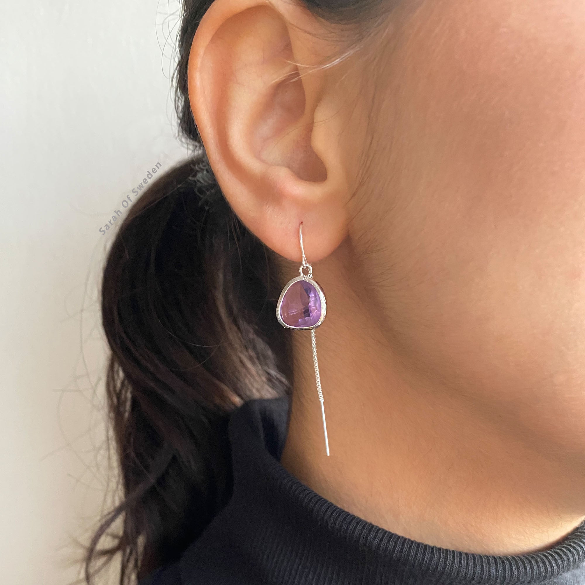 Örhängen i Sterling silver kedja med ljuslila glasberlock