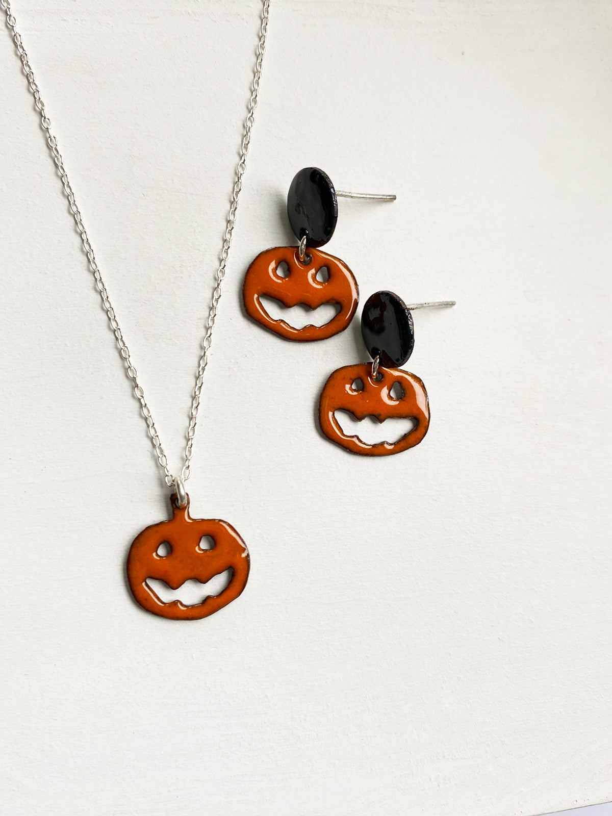 Pumpa örhängen och halsband emalj, Halloween smycken