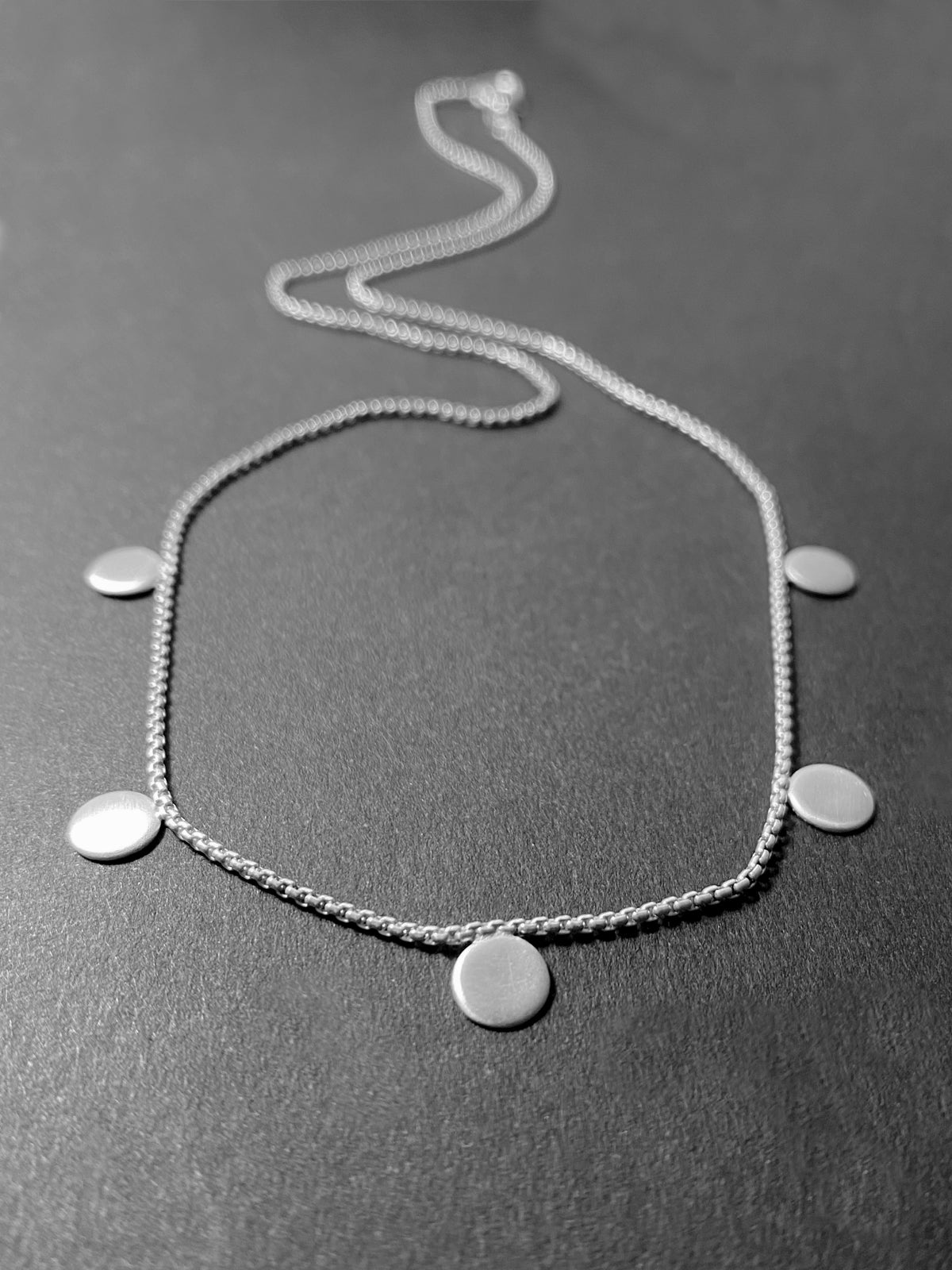 Halsband med små runda brickor Sterling silver