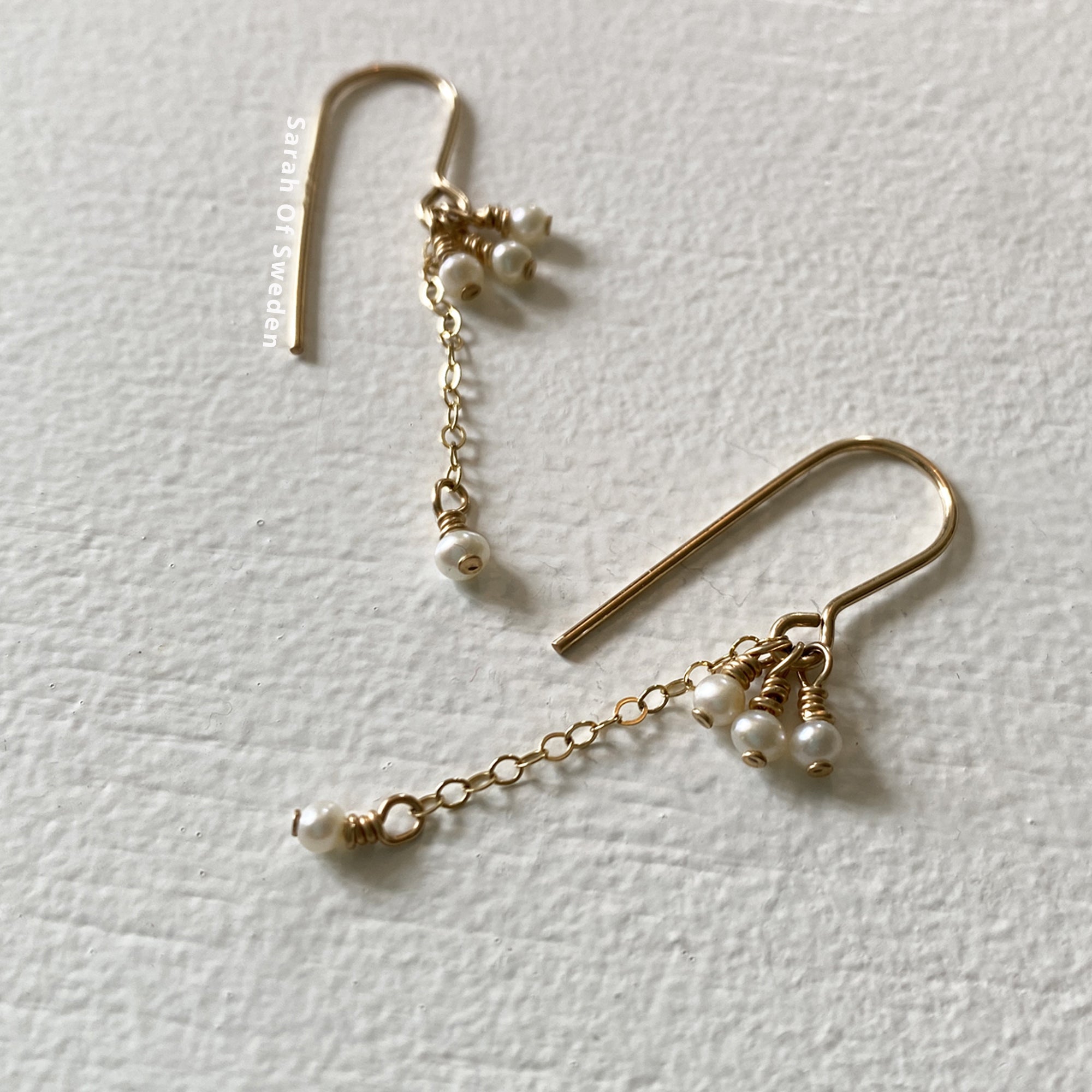 Klassiska halvlånga örhängen kedja och sötvattenpärlor 14k gold filled