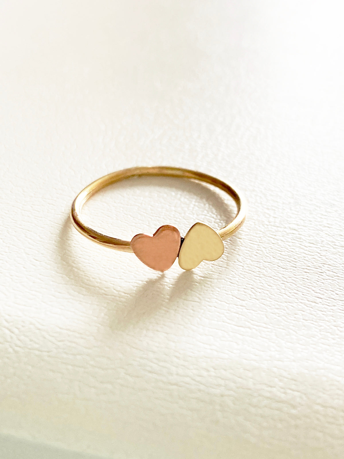 Ring med två hjärtan i 14k gold filled, kärleksring förlovningsring alla hjärtans dag