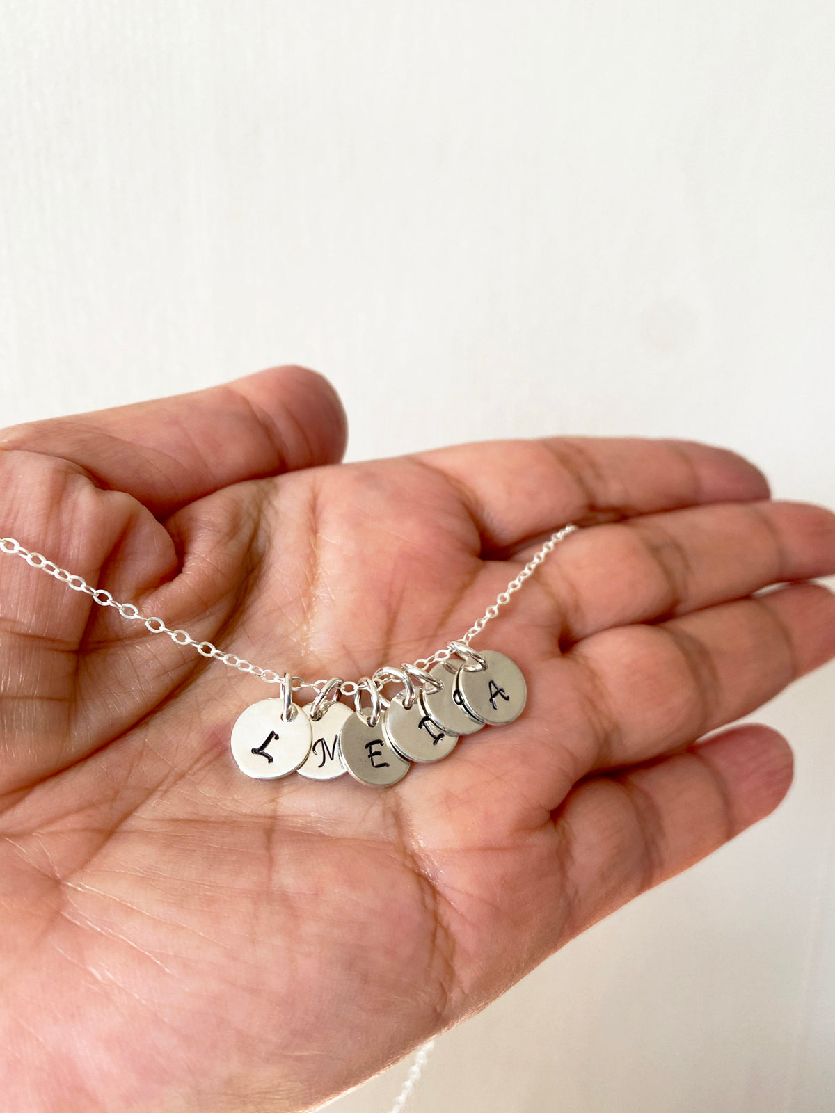 Personligt halsband med bokstav Sterling silver, doppresent, födelsedagspresent