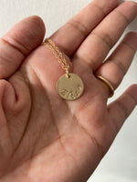 Halsband med namn och månadssten, födelsedagspresent, doppresent, namngivningspresent