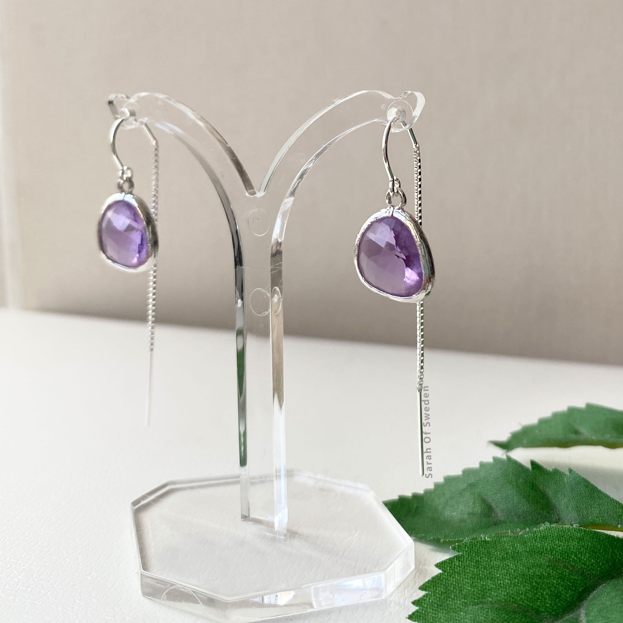 Örhängen i Sterling silver kedja med ljuslila glasberlock