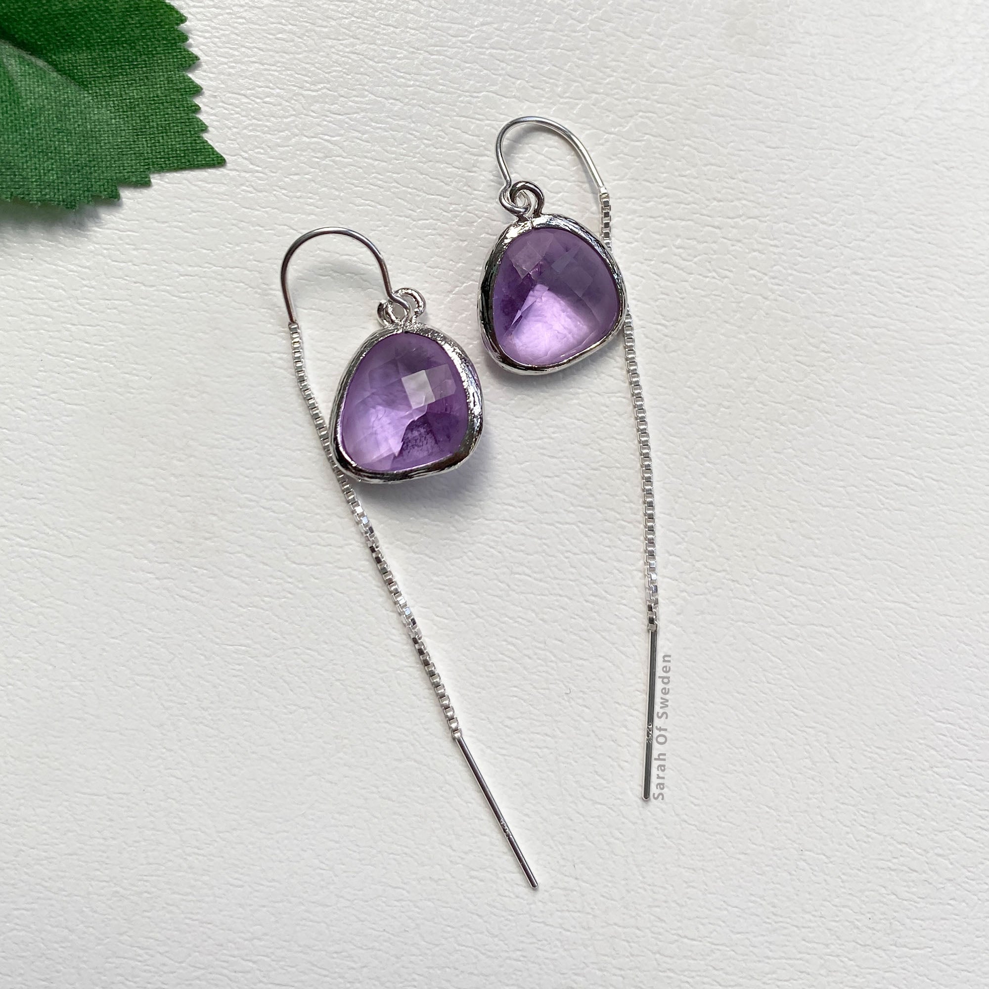 Örhängen i Sterling silver kedja med ljuslila glasberlock