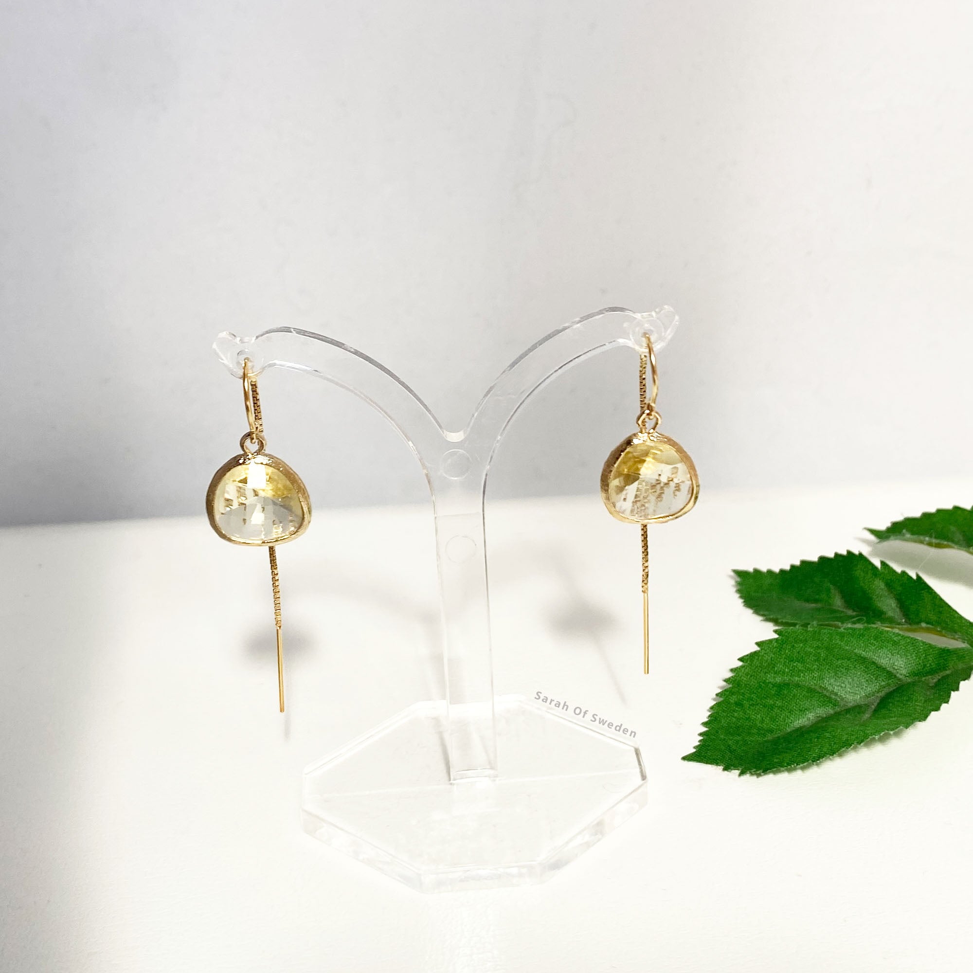 Dra igenom örat transparent ljusgul örhängen kedja i 14k gold filled