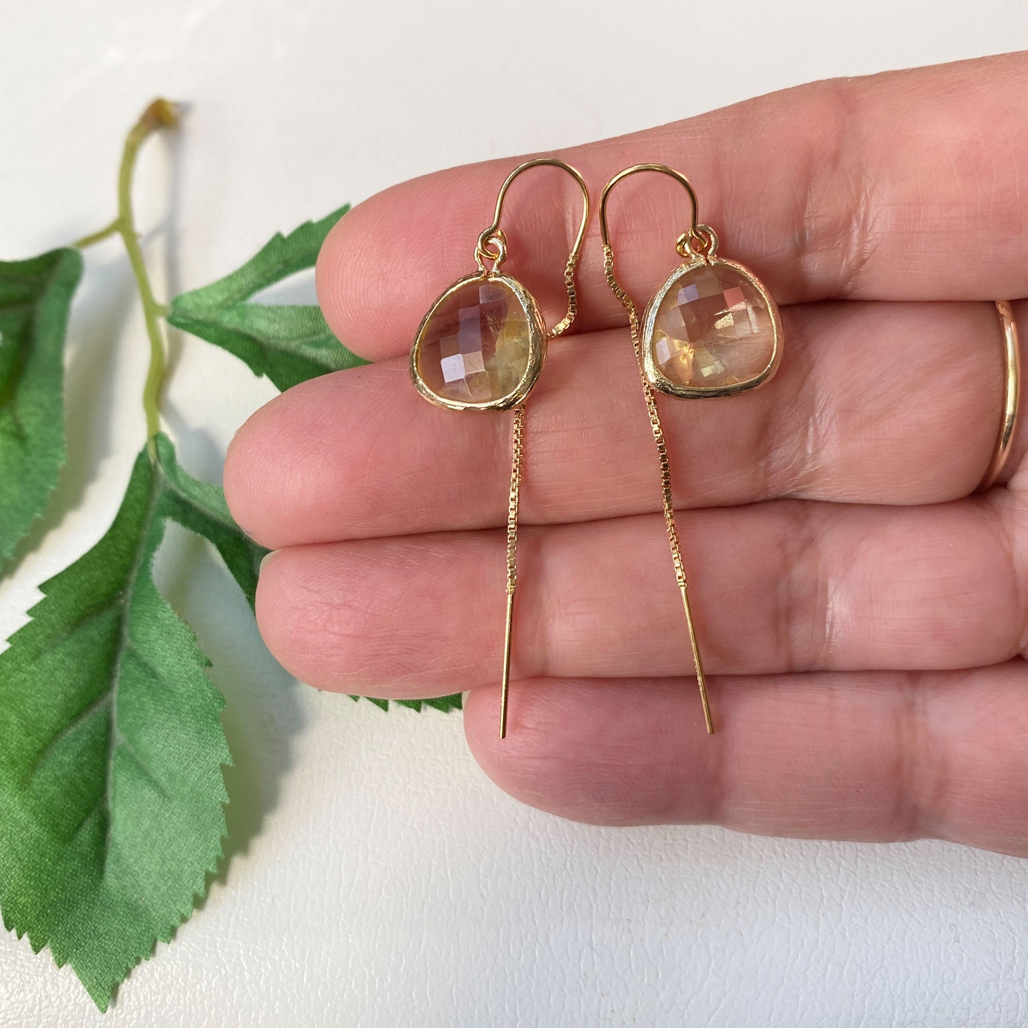 Dra igenom örat transparent ljusgul örhängen kedja i 14k gold filled