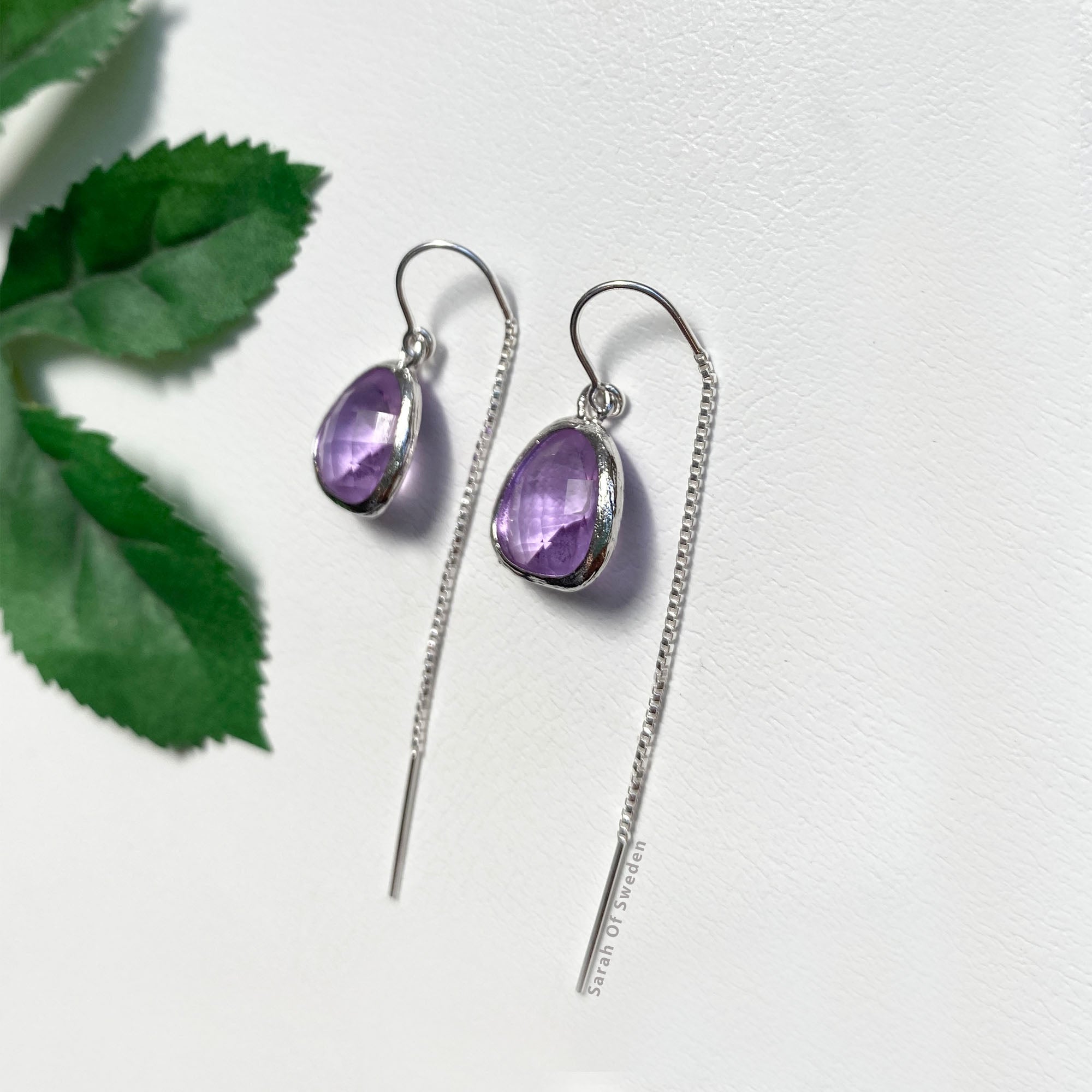 Örhängen i Sterling silver kedja med ljuslila glasberlock