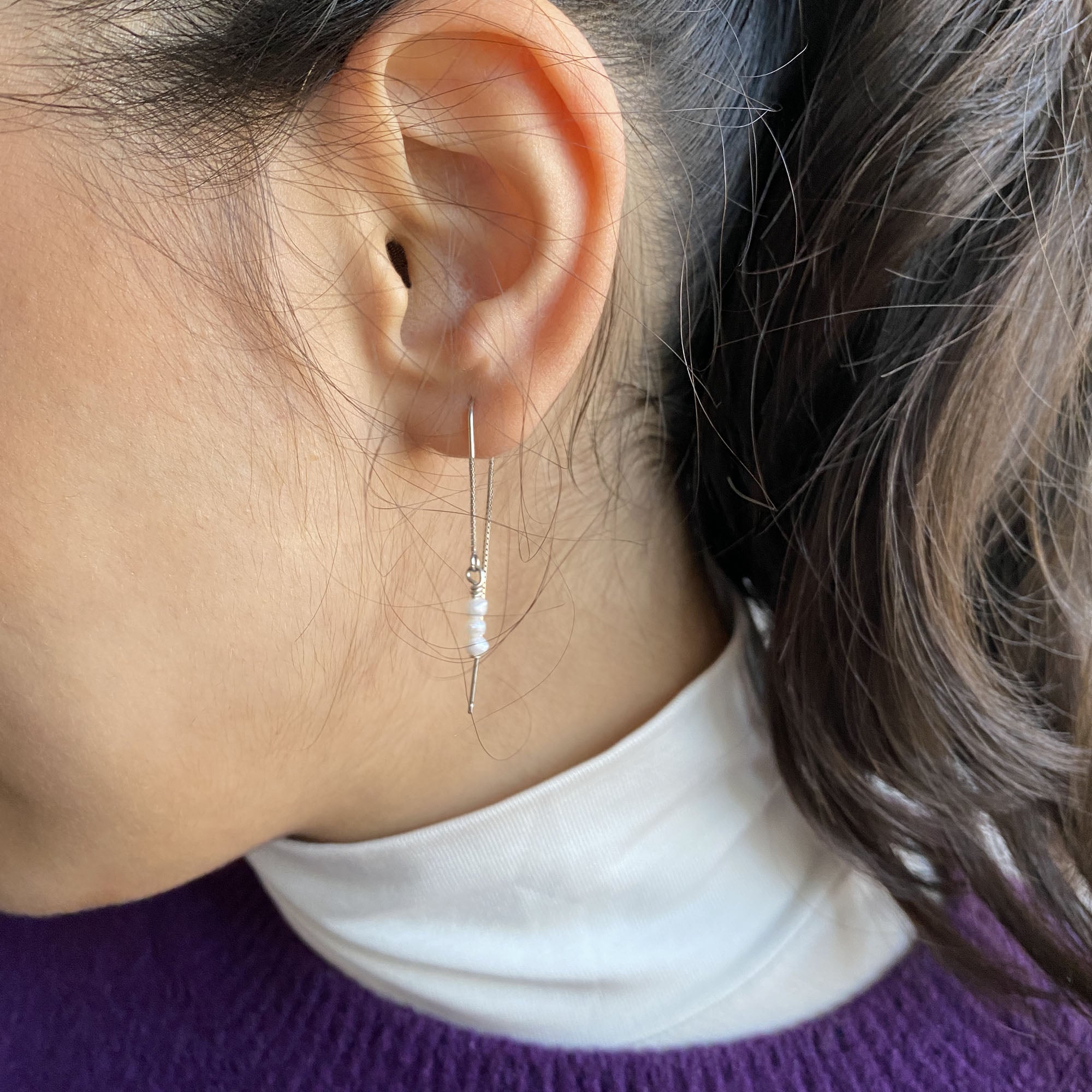 Trendiga halvlånga silverörhängen sötvattenpärla kedja dra igenom örat