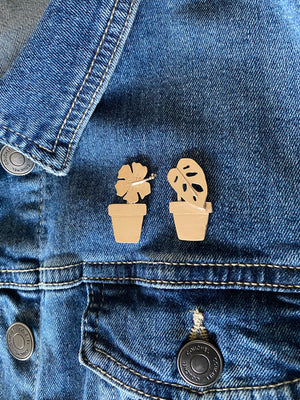 Monstera i kruka pin brosch