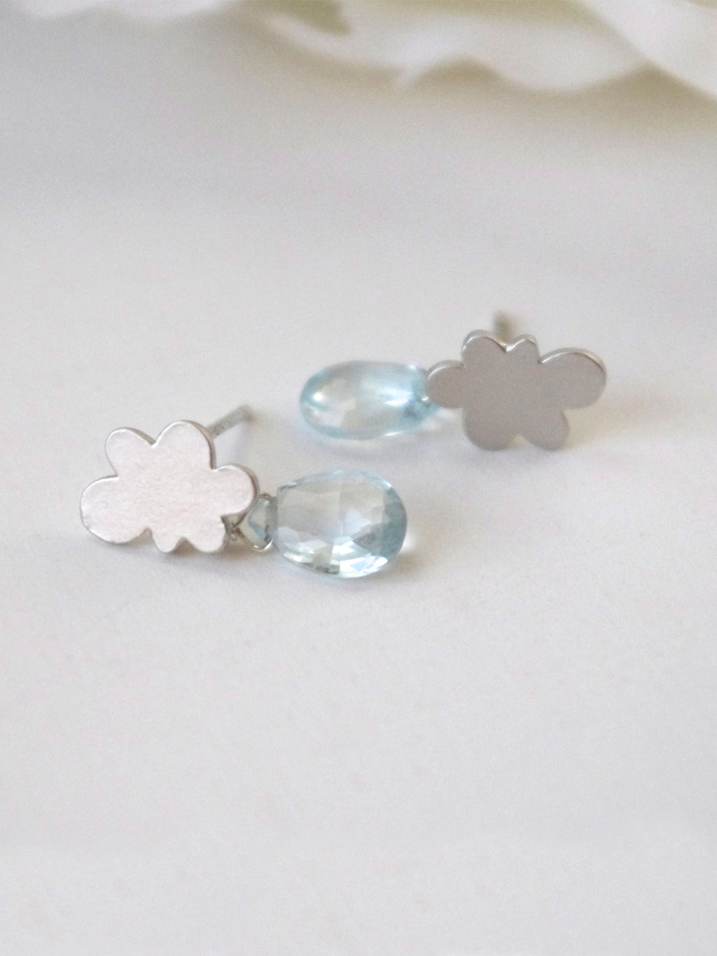 Moln regn örhängen i Sterlingsilver och topaz