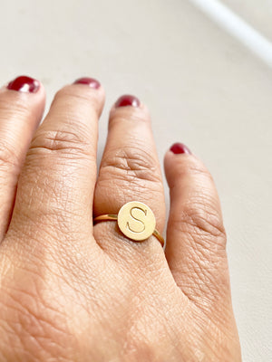Ring med bokstav 14k gold filled