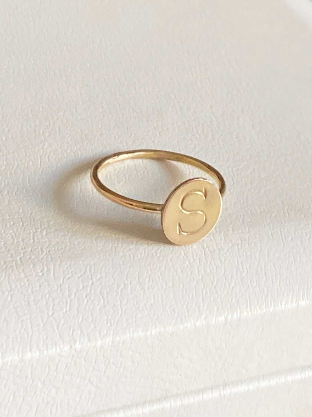 Ring med bokstav 14k gold filled