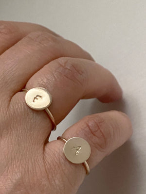 Personlig ring med bokstav gold filled ring eller sterling silver ring