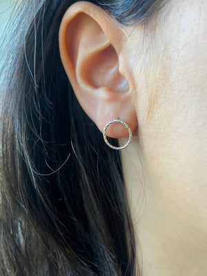 Cirkel örhängen i Sterling silver facetterad tråd