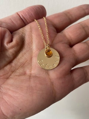 Halsband med namn och månadssten, födelsedagspresent, doppresent, namngivningspresent