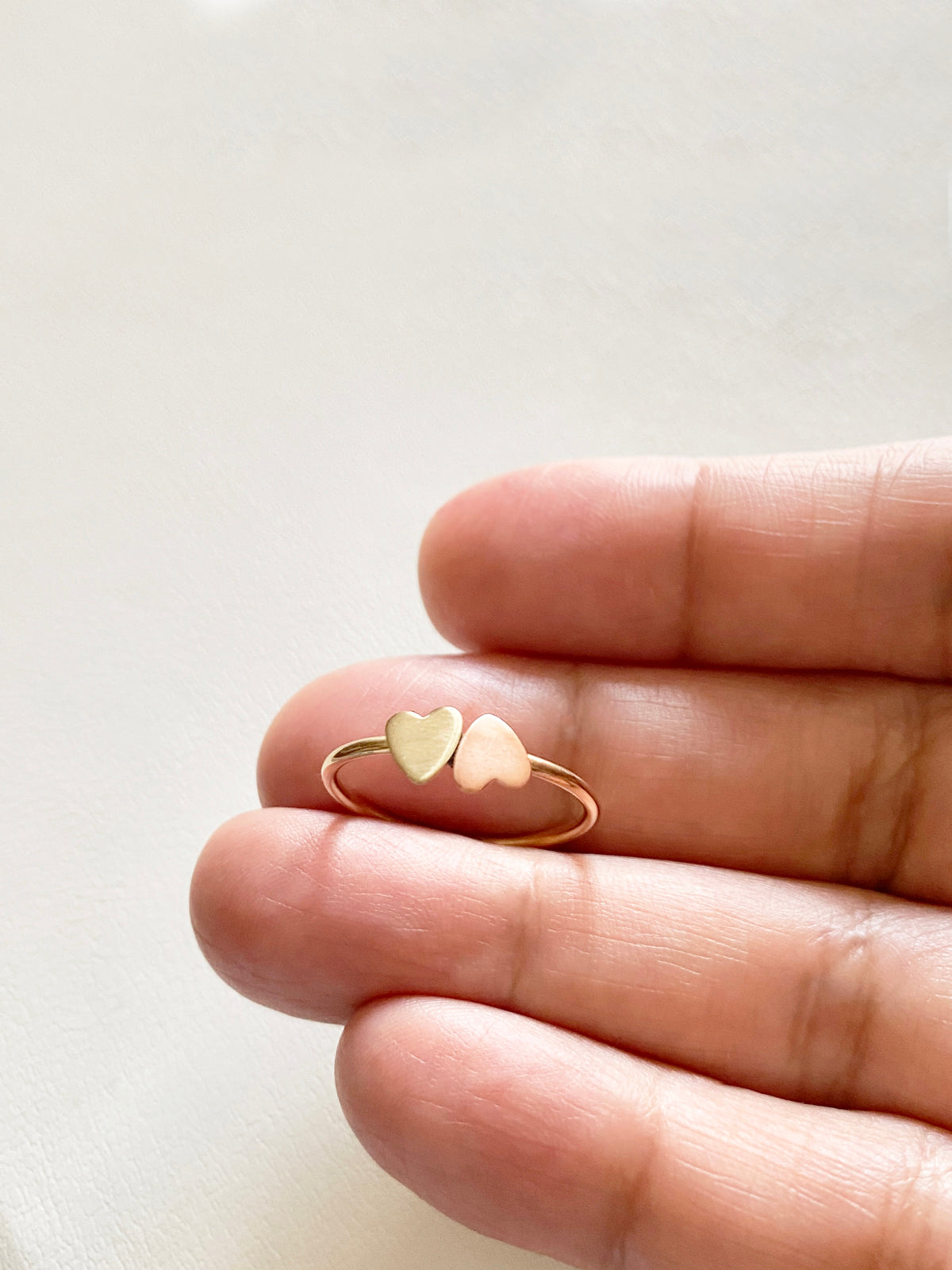 Ring med två hjärtan i 14k gold filled, kärleksring förlovningsring alla hjärtans dag