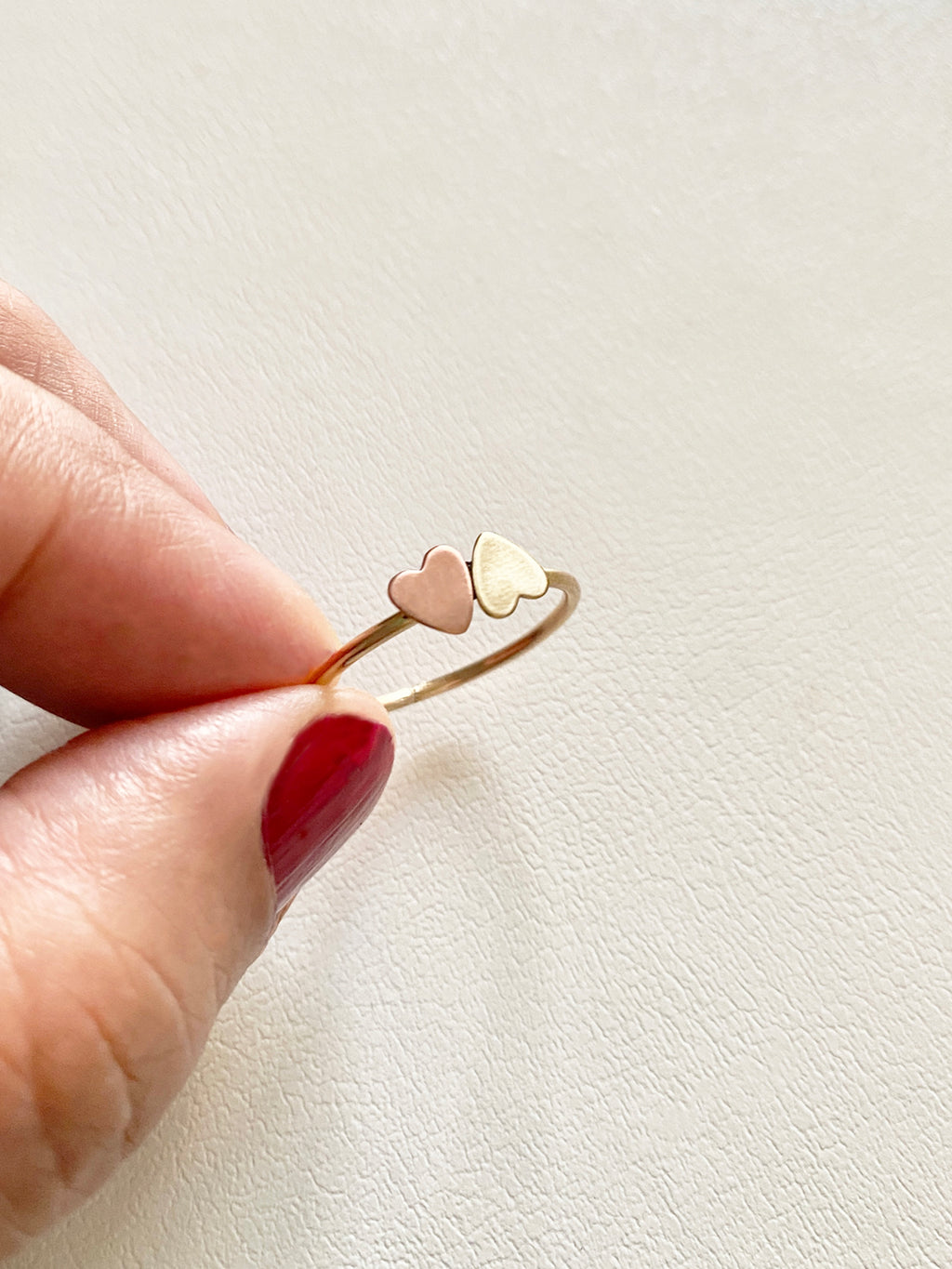 Ring med två hjärtan i 14k gold filled, kärleksring förlovningsring alla hjärtans dag