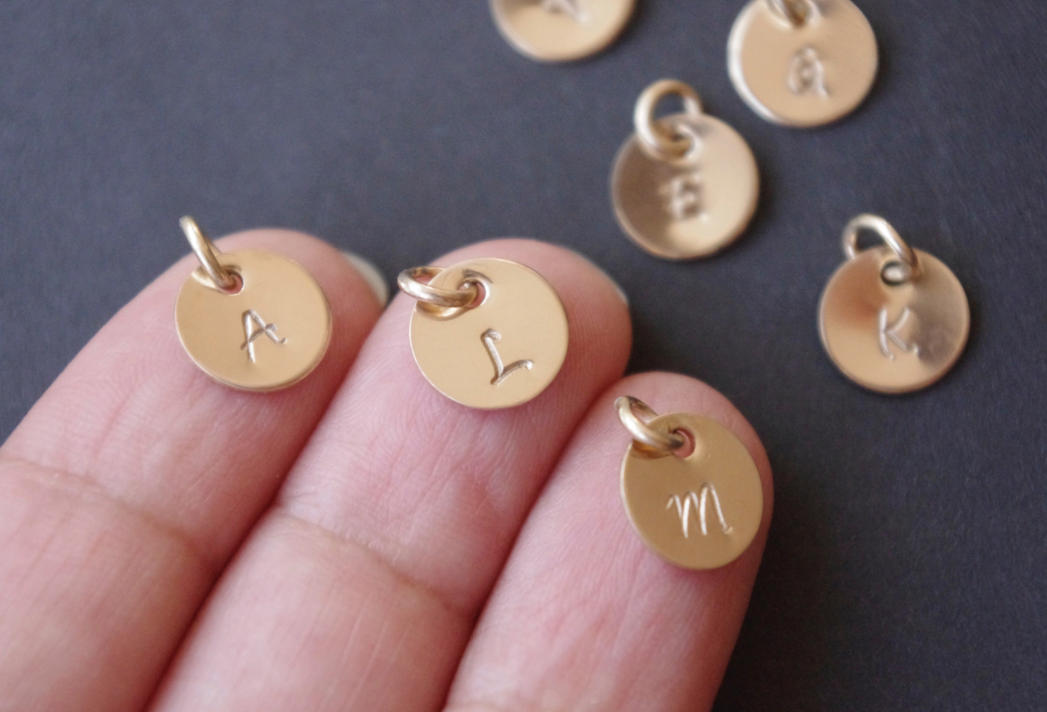 Halsband gold filled med tre brickor för Niels