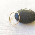 Förlovningsring tunn ring i 14k gold filled, unisex ring