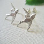 Örhängen fågel, stiftörhängen svala Sterling silver, Flygande svala örhängen