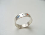 Sterling silver ring med cz månadssten, Bred ring med stenar i cubic zircon