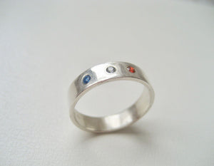 Sterling silver ring med cz månadssten, Bred ring med stenar i cubic zircon