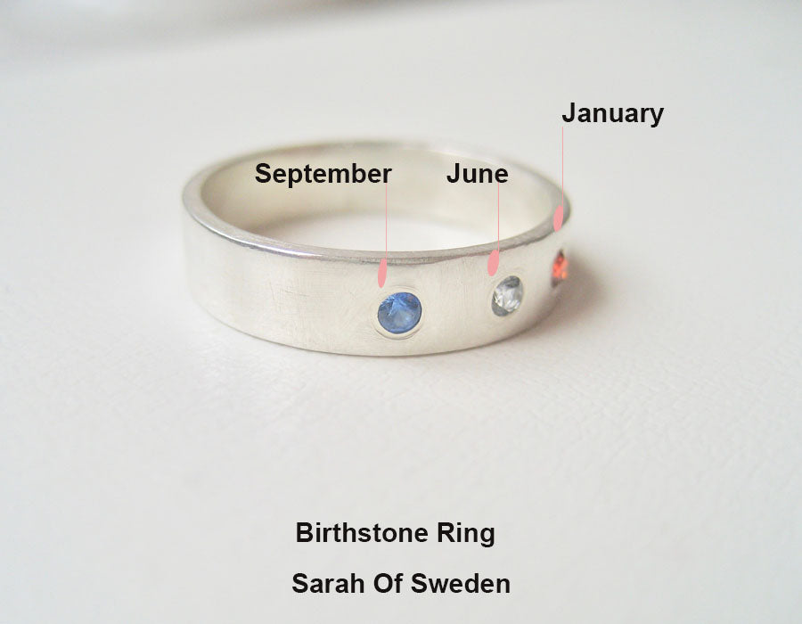 Sterling silver ring med cz månadssten, Bred ring med stenar i cubic zircon