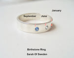 Sterling silver ring med cz månadssten, Bred ring med stenar i cubic zircon