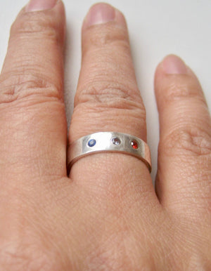 Sterling silver ring med cz månadssten, Bred ring med stenar i cubic zircon