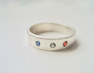 Sterling silver ring med cz månadssten, Bred ring med stenar i cubic zircon
