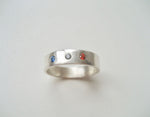 Sterling silver ring med cz månadssten, Bred ring med stenar i cubic zircon