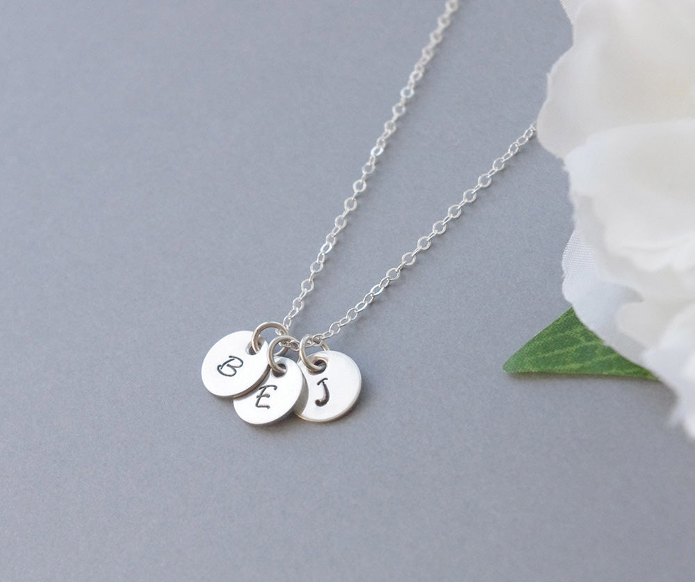 Halsband med bokstav Sterling silver, doppresent, födelsedagspresent