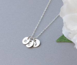 Halsband med bokstav Sterling silver, doppresent, födelsedagspresent