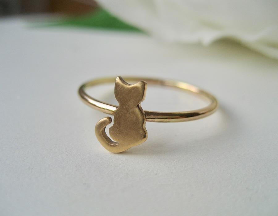 ring med katt i brons