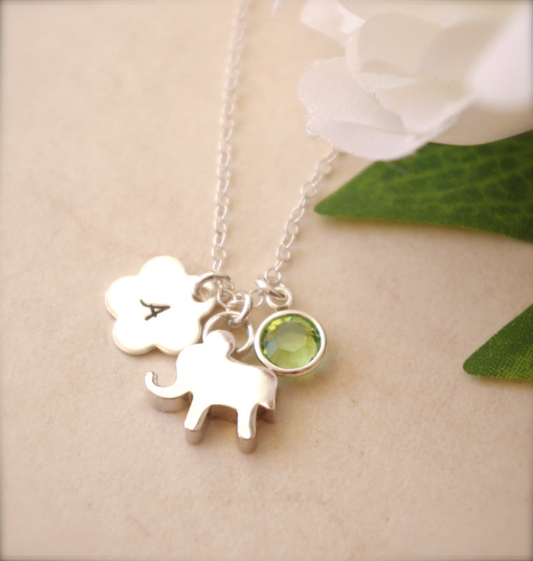 Halsband med elefant och månadssten