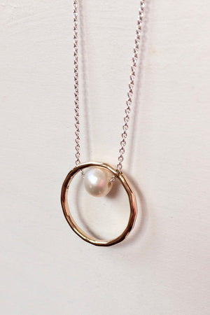 Halsband med hänge cirkel gold filled och Sterling silver med pärla, Alla Hjärtans Dag, brudsmycken