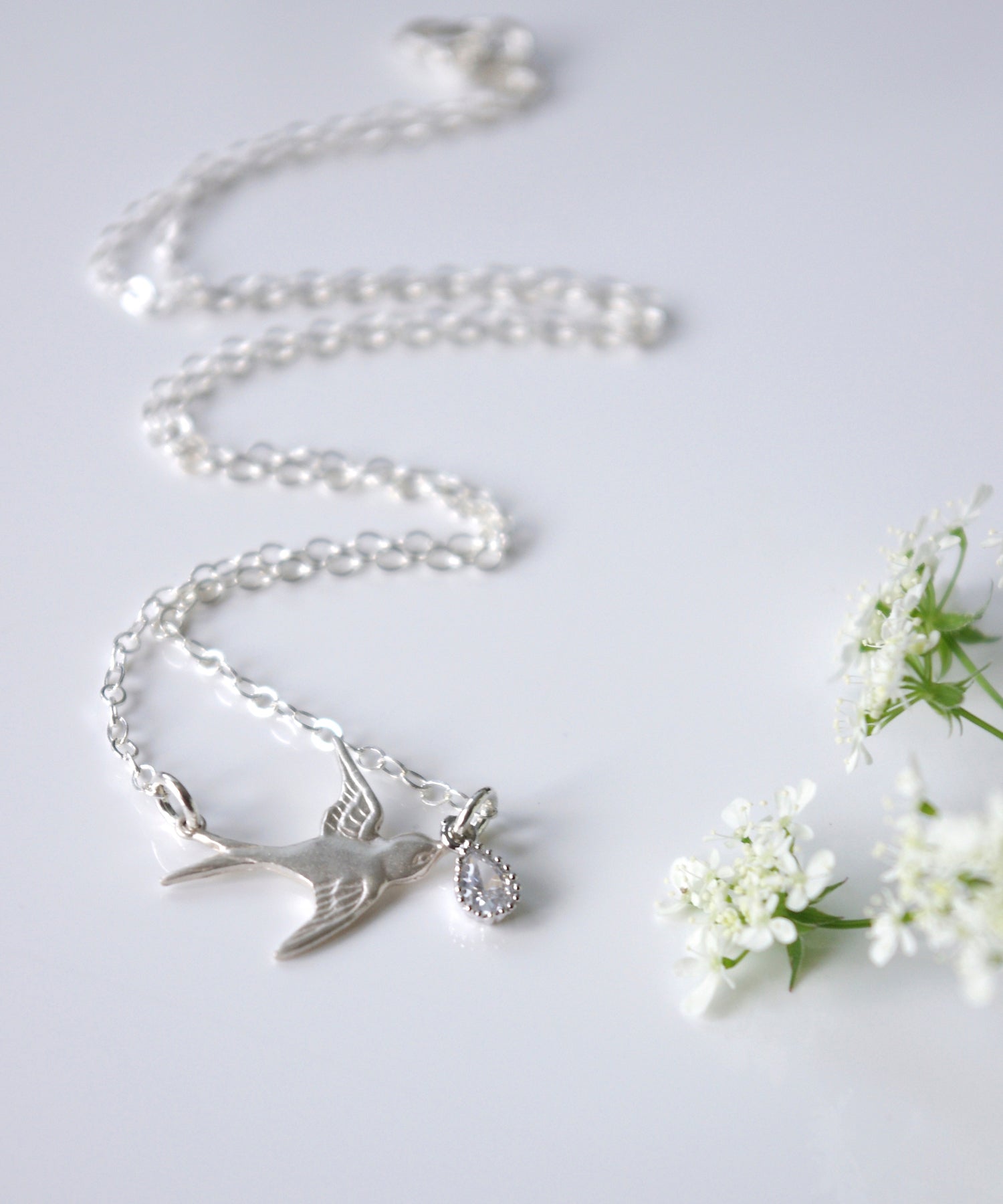 Sterling silver halsband fågel med cubic zircon kristall