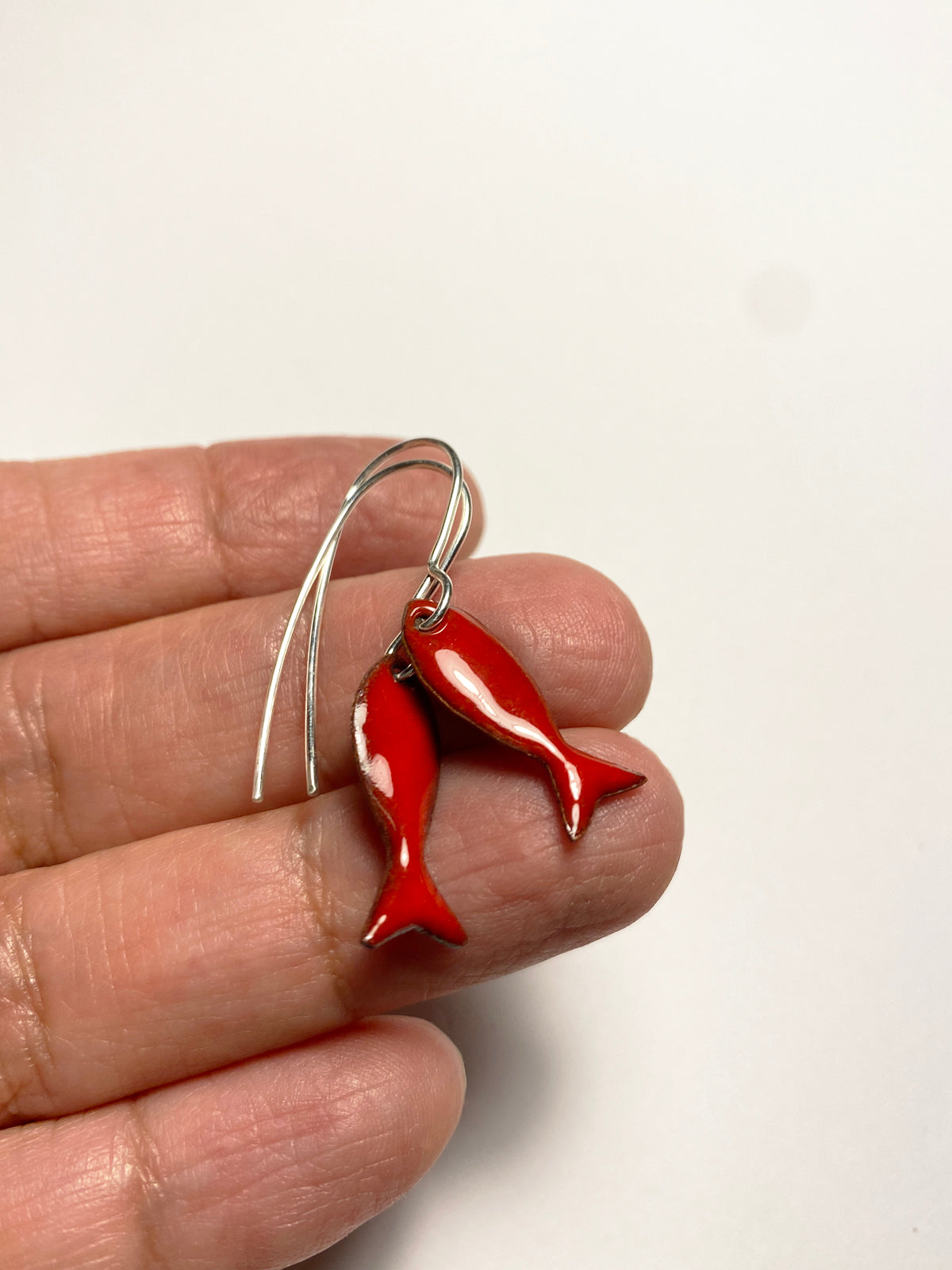 Röda fiskörhängen i emalj krok i Sterling silver välj bland 25 färger
