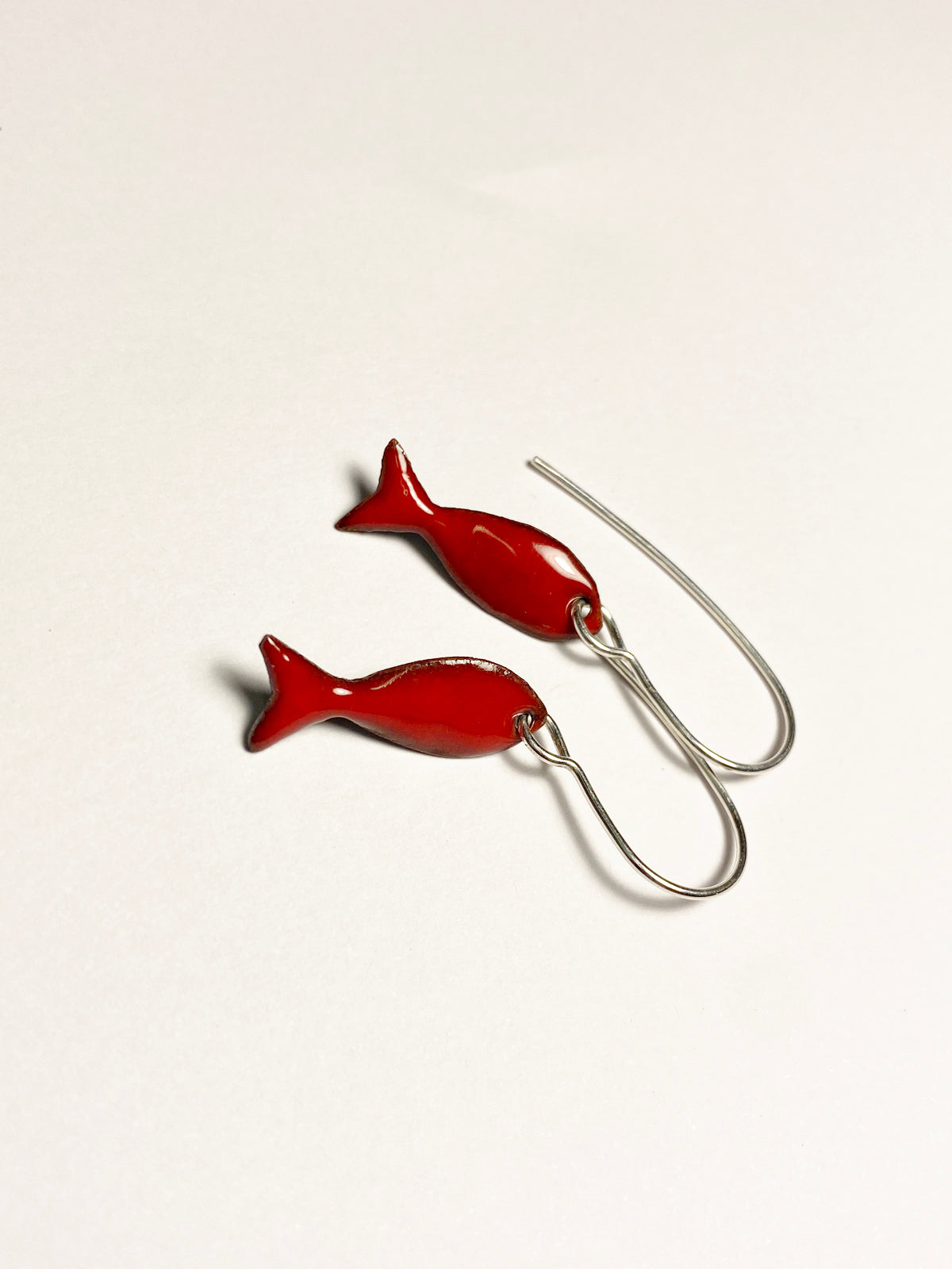 Röda emalj örhängen fisk 25 färger krok i Sterling silver