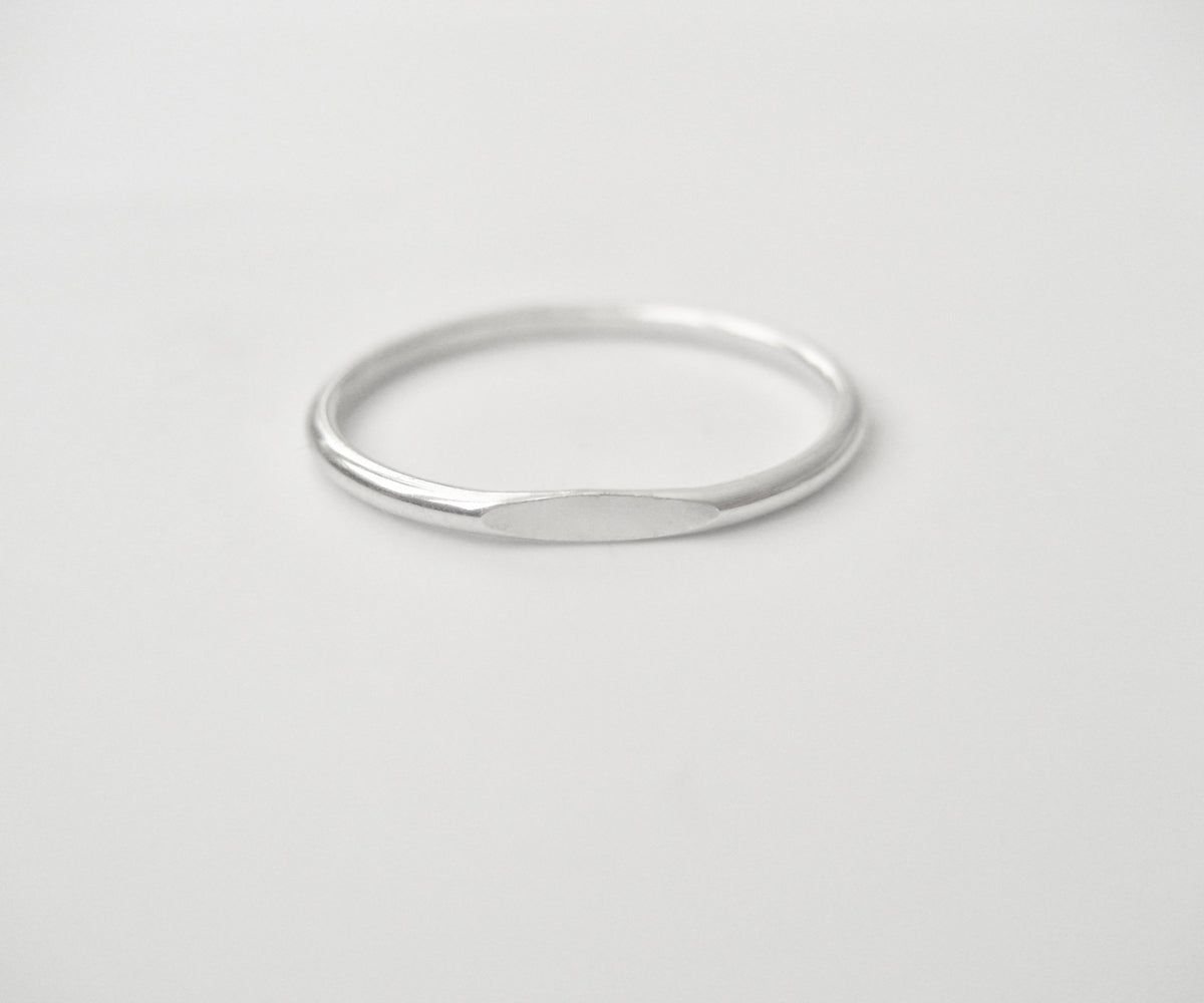 Tunn platt ring i Sterling silver 925