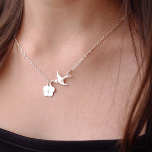 Halsband med fågel och bokstavsbricka sterling silver 925, födelsedagspresent