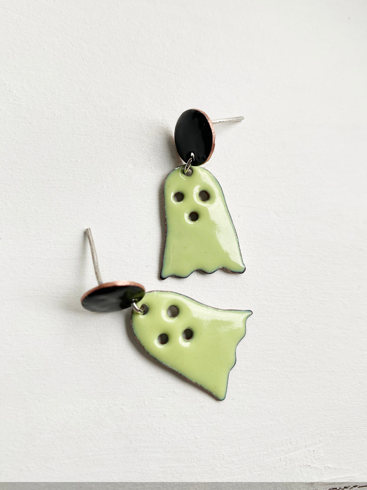 Emalj örhängen spöken Halloween örhängen emaljerade smycken