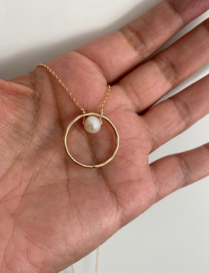 Cirkel halsband gold filled med äkta pärla, Alla Hjärtans Dag, Födelsedagspresent