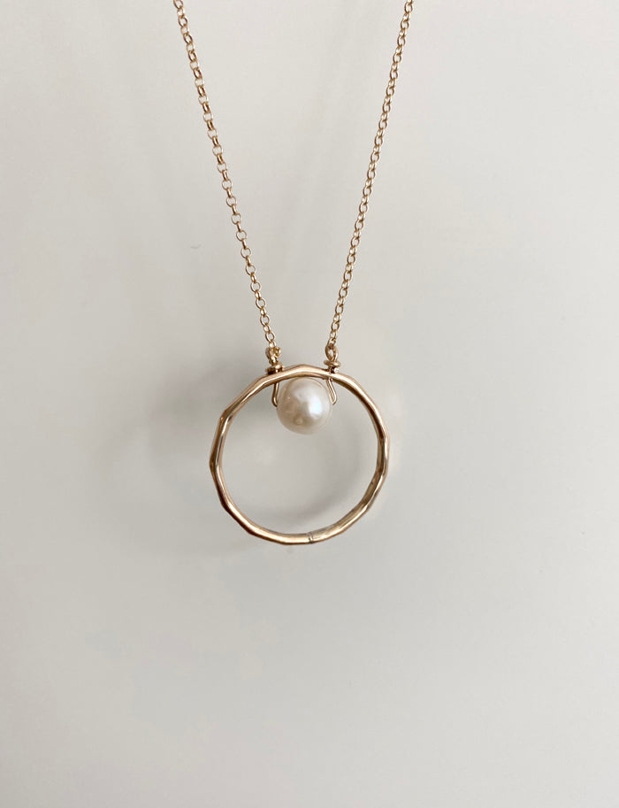Cirkel halsband gold filled med äkta pärla, Alla Hjärtans Dag, Födelsedagspresent